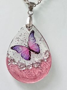 Collier en résine Aurora Glow, pendentif en résine de luxe, collier en résine Opal Shine - Product Image 4