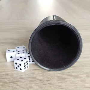Gobelet à dés rond en PU avec 4 dés blancs, étui de rangement durable pour jeux, style classique, accessoire pour adultes - Product Image 3
