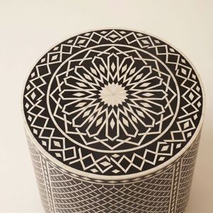 Table de chevet moderne géométrique en os noir incrusté, faite à la main, avec 3 tiroirs, table de nuit de luxe pour appartement, meubles de salon - Product Image 3