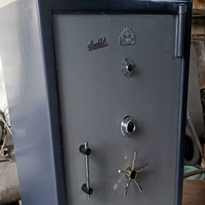 Armoire de rangement industrielle en acier sur mesure de qualité supérieure, robuste et sécurisée, pour entrepôt et usine - Product Image 1