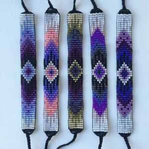 NOUSHAD HANDICRAFTS สร้อยข้อมือลูกปัดทำมือ ลายหินสีดำเหลืองเงิน สำหรับทำสร้อยข้อมือ ได้รับการรับรองจาก IGI - Product Image 2