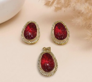 Juego de Pendientes con Colgante de Piedra Tallada Roja, Chapado en Oro Amarillo de 22K, Joyería Nupcial India Tradicional, Regalo de Boda para Mujer - Product Image 1
