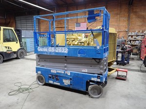รถยกกรรไกรไฟฟ้า Genie GS-2632 ปี 2026 แพลตฟอร์มยกไฮดรอลิกขนาดกะทัดรัด ความสูงทำงาน 32 ฟุต อุปกรณ์ยกสำหรับงานอุตสาหกรรม - Product Image 6