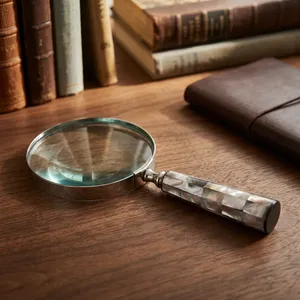 Loupe de lecture vintage avec poignée en nacre, lentille 10X, cadre métallique argenté, style antique, loupe de poche - Product Image 6