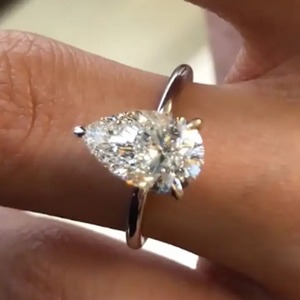 Anillo de Compromiso Solitario de Plata de Ley 925 con Moissanita Premium de Corte Pera de 4.0 Quilates, Chapado en Oro, para Mujer, India - Product Image 4