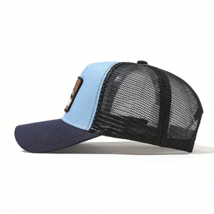 Gorra Trucker Simple de 6 Paneles con Malla Ajustable Unisex para Primavera/Verano en Rojo, Negro y Beige - Product Image 3