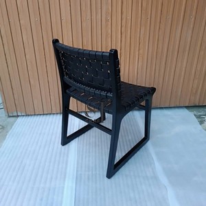 Chaise de salle à manger moderne en bois avec assise et dossier en cuir tressé pour l'ameublement intérieur et l'extérieur, résistante à l'eau, en provenance du Vietnam - Product Image 5