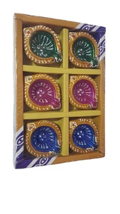 Colorido arcilla Diya hermoso Diya patrón único para el Festival de Diwali tarifa al por mayor - Product Image 3