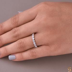 แหวนทองคำขาว 14K ประดับเพชรแล็บโกรว์แบบเต็มวง 0.90 กะรัต ทรงกลม ขอบเซ็ต 2.30 มม. สำหรับงานแต่งงานหรือวันครบรอบ - Product Image 4