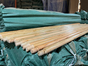 Escoba de madera de eucalipto barnizada americana Premium de 120 cm con cabeza de plástico lista para entregar escobas y recogedores portátiles - Product Image 3