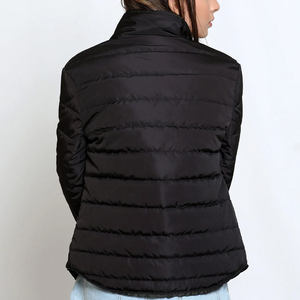 Blouson matelassé léger à capuche pour femme, vêtements d'extérieur personnalisés, vente en gros, directement de l'usine - Product Image 3
