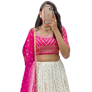 Este trabajo de lentejuelas Premium lehenga envuelve la belleza de la tela Georgette con el encanto etéreo de la combinación profunda que golpea - Product Image 1
