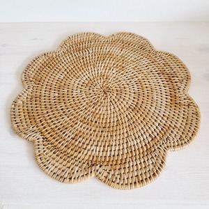 Vietnam Eco-friendly Handwoven <b>Round</b> scallop-shaped Rattan <b>Placemat</b> - Product Image 3