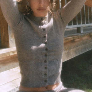 Cárdigan Corto Personalizado para Mujer, Ajustado, Versátil, de Lana Acanalada, Manga Larga, Tejido, con Botones, Cierre de un Solo Botón - Product Image 4