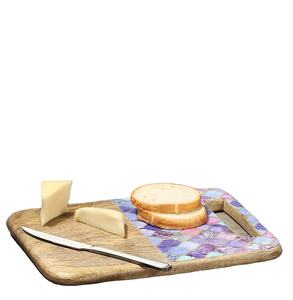 Planche à découper design en bois et résine violette avec poignée, surface de préparation artistique pour une présentation et un service élégants - Product Image 1