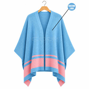 Capa de Sororidad Cosh International con Logotipo Bordado, Color Azul Claro con Ribete Rosa, Poncho con Bloques de Color - Product Image 5