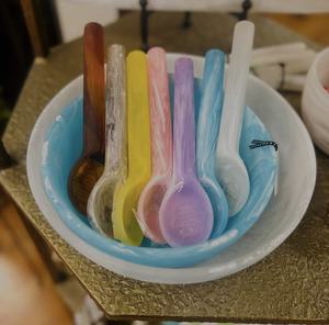 Cuillères en résine les plus vendues et les plus populaires avec finition fumée oxydée, ustensiles rustiques faits à la main pour la salle à manger, la cuisine et le service décoratif. - Product Image 5