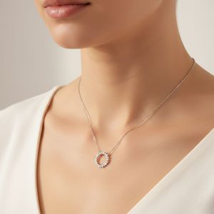 Collar con Colgante Circular de Diamantes Redondos de 1.80CTW con Engaste de Garras - Product Image 6