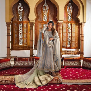 คอลเลคชั่นชุดเดรสผ้าไหมแฟนดี้ลายปักประณีตพิเศษสำหรับเทศกาล - Product Image 3