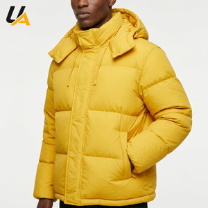 Chaqueta acolchada con capucha amarilla para hombre, diseño OEM personalizado, cálida para invierno, tela gruesa, con cremallera, informal, tipo burbuja. - Product Image 1