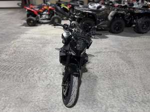 Producto TOP USADO en Perfectas Condiciones 2025 Yamaha MT-09 LISTO PARA CORRER - Product Image 3