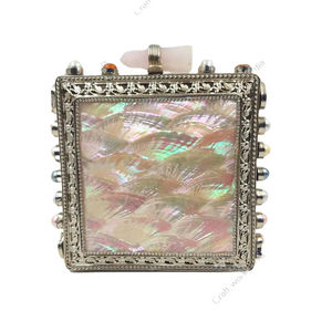 กระเป๋าคลัทช์เปลือกหอยมุกทำมือ โครงเงิน หรูหรา สำหรับงานเลี้ยงตอนเย็น งานแต่งงาน ประดับเปลือกหอยธรรมชาติ - Product Image 1