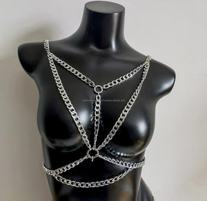 Chaîne à griffes de bikini en cristal brillant avec motif de lingerie à pompons - Product Image 4