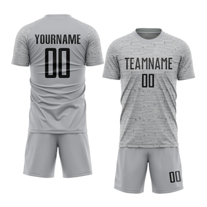 Les ensembles de football en sublimation à marque privée sont fabriqués avec des tissus de haute qualité provenant d'un expert mondial en matière d'approvisionnement pour la vente en gros. - Product Image 2