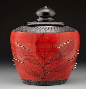 Urne en métal aspect céramique couleur or miel avec motif de feuilles d'automne et un couvercle en forme d'oiseau. Disponible aux prix de gros. - Product Image 2