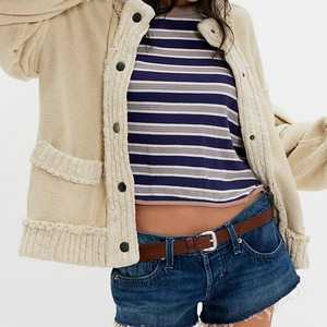 Cardigan en tricot beige uni décontracté pour femme, avec coutures apparentes, manches longues, boutons sur le devant et poches, idéal pour l'automne. - Product Image 1