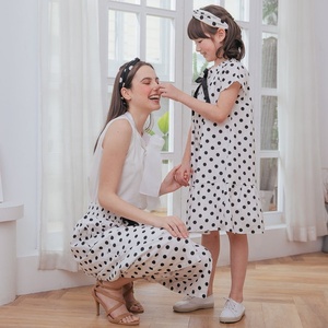 Tenue élégante pour maman et fille, joli robe chic en coton, avec nœud, pour maman - Product Image 1