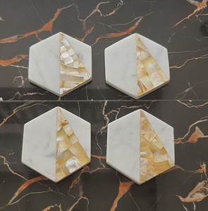 Posavasos hexagonales de mármol blanco con incrustaciones de nácar, juego de cuatro o seis posavasos para té - Product Image 1