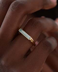 Anillo floral chapado en oro de 14k con corte esmeralda y engaste de puntas - Product Image 3