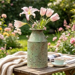 Compra al por mayor: Florero de hierro verde estilo granja moderna, jarra de metal con acabado antiguo, maceta decorativa para mesa, arreglo floral - Product Image 1