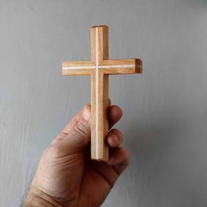 Cruz de Madera Ligera para Oración y Adoración, Letrero de Pared para el Hogar o la Iglesia - Product Image 4