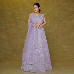 Vestido de Noche Bordado de Primera Calidad con Trabajo de Bordado Completo, Silueta Elegante y Evase, Dupatta Transparente, para Eventos Especiales - Product Image 4