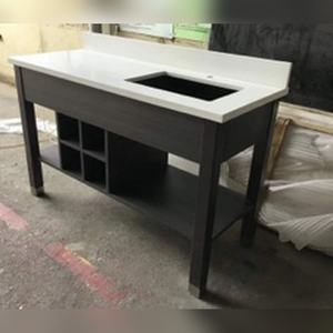 Meuble de salle de bain moderne avec vasque de 48 pouces, dessus en pierre blanche cristalline, base en MDF poli sur 3 côtés, pieds en bois avec revêtement en poudre. - Product Image 1