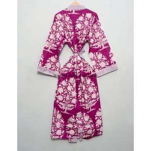 Kimono de algodón de elegancia atemporal para un look clásico. Kimono con cuello en V, diseño sencillo y estampado floral para uso casual. - Product Image 5