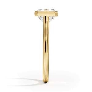 Bague de fiançailles solitaire en moissanite taille émeraude or rose de luxe, sertie d'un clos octogonal, bijoux fins élégants - Product Image 2