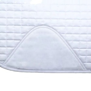 Tapis de selle d'équitation anglais matelassé noir de qualité supérieure avec garniture dorée, équipement équestre confortable, fournisseur OEM ODM personnalisé Pakistan - Product Image 3