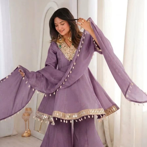Ensemble élégant de Kurti long coupe trapèze avec broderie miroir véritable et pantalon palazzo évasé - Product Image 1