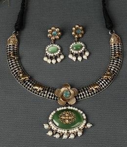 ชุดสร้อยคอทองเหลืองทำมือสองสีแบบออกซิไดซ์พร้อมต่างหูหยดน้ำมุกและออนิกซ์ - ของขวัญวันครบรอบแต่งงานสไตล์โบฮีเมียน - Product Image 5