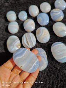 Pierre de méditation ovale en agate bleue naturelle polie, cristal de guérison, pierre de méditation, Reiki, Chakra, vente en gros d'agate - Product Image 5