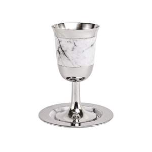 Ensemble de gobelets à vin Kiddush en nickel plaqué avec motif marbré au design unique, style moderne, durable, écologique, couleur personnalisable - Product Image 1
