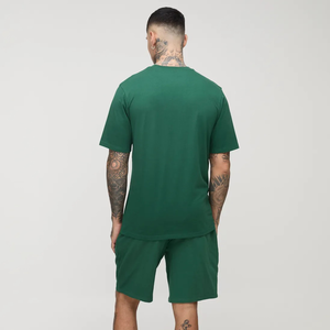 เสื้อยืดคอกลมสีเขียวผ้าฝ้ายสำหรับผู้ชาย พิมพ์ลายตัวอักษรด้านหน้า ชุดลำลองฤดูร้อน กางเกงขาสั้น ผ้าถักระบายอากาศดี ลดราคา - Product Image 2