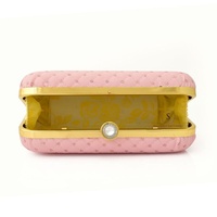 Pochette de mariée élégante rose texturée effet croco, pochette rigide texturée pour fêtes et mariages, sac à main pour femme avec fermoir en cristal
