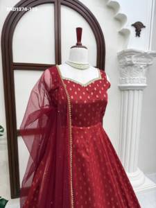 Vestido Anarkali Rojo para Mujer BND1374-135 con Bordado Dorado y Dupatta de Tela de Red para Actuaciones en Escenario - Product Image 6