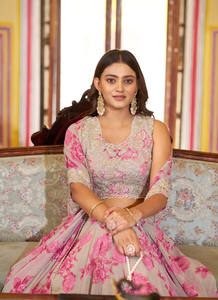 Conjunto de Lehenga Choli de Georgette Bordado Listo para Usar con Capa, Dupatta y Batwa - Product Image 5