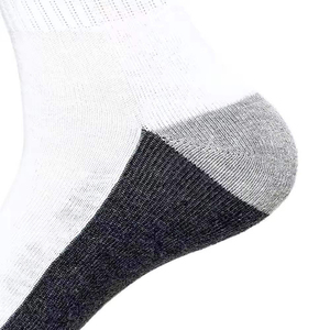 Chaussettes de sport tricotées pour hommes, sur mesure, à prix abordable, couleurs et logo personnalisables, respirantes et antibactériennes - Product Image 5