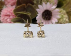 เครื่องประดับลูร์บา ไดมอนด์รูปไข่ 2.65 กะรัต เพชรเลี้ยงในห้องปฏิบัติการ ต่างหูแบบวินเทจสำหรับผู้หญิง ตัวเรือนทองคำแท้ 18K สีเหลือง พร้อมตัวล็อคแบบเกลียว ได้รับการรับรองจาก IGI - Product Image 4